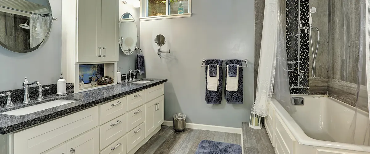 A bathroom with a bathtub and a white vanity