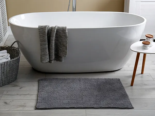 A tub with a gray mat
